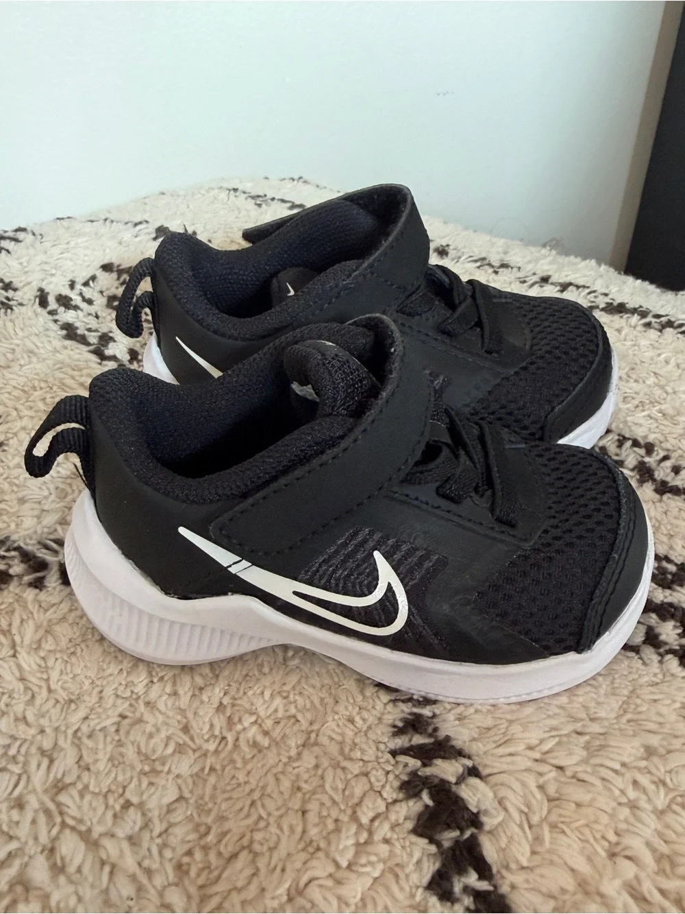 Nike Downshifter 11 Toddler Shoes Black White Hook & Loop Size 4C CZ3967-001
